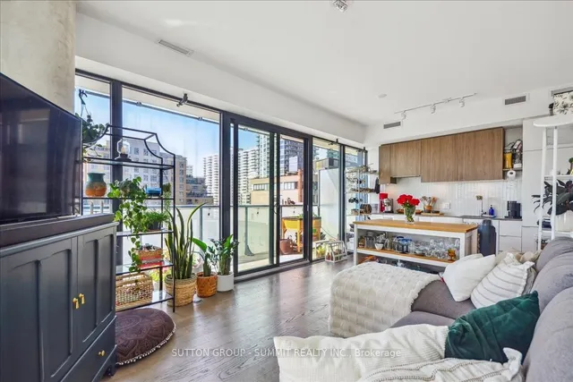 Additional image 22 of 161 Roehampton Ave Unit 1010