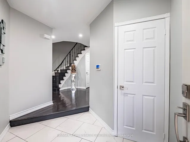 Additional image 4 of 4 Lord Simcoe Dr