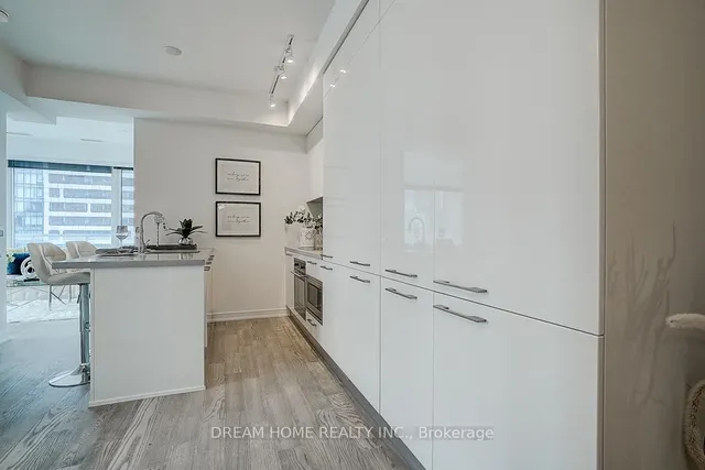 Additional image 5 of 3 Gloucester St Unit 1809