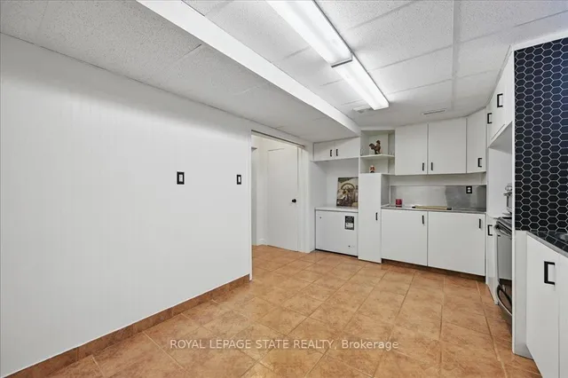 Additional image 34 of 3 Knights Crt