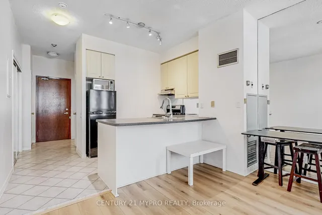 Additional image 10 of 555 Yonge St Unit 401