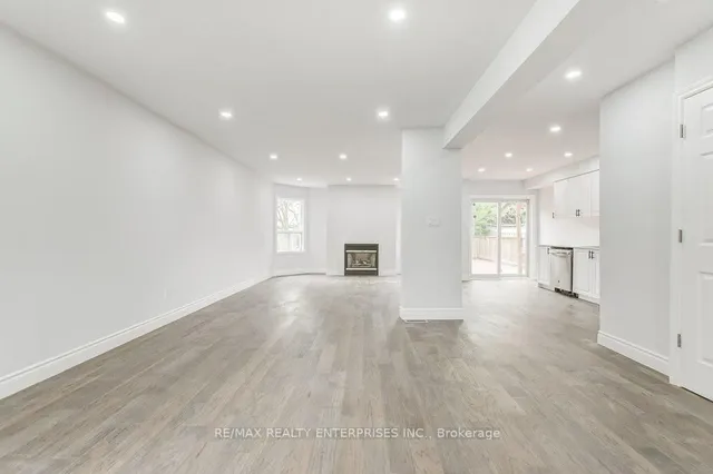 Additional image 14 of 36 Mapleshade Dr