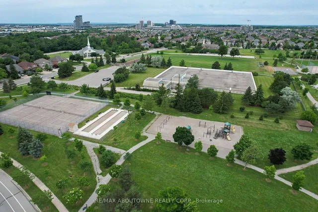 Additional image 36 of 1125 GRANDEUR Cres