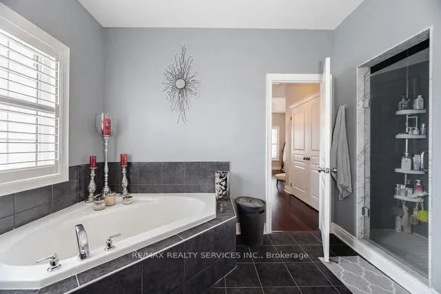 Additional image 28 of 17 Platform Cres