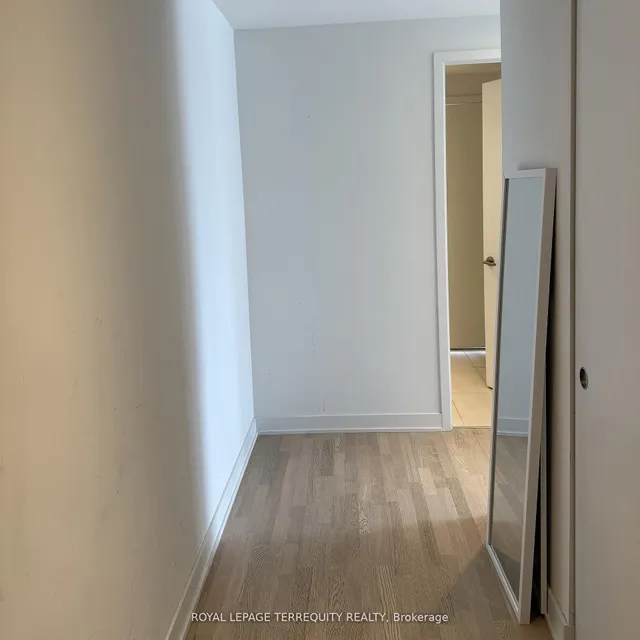 Additional image 4 of 185 Roehampton Ave Unit 1510