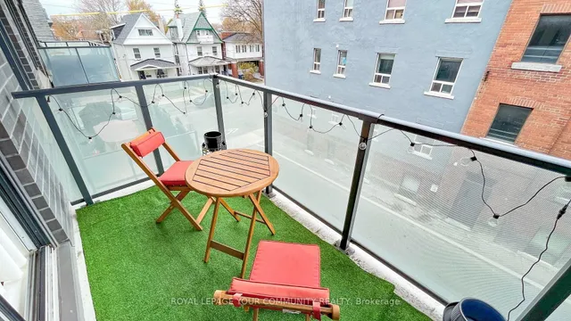 Additional image 4 of 1888 Queen St Unit 307