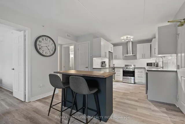 Additional image 4 of 1810 Walker's Line Unit 204