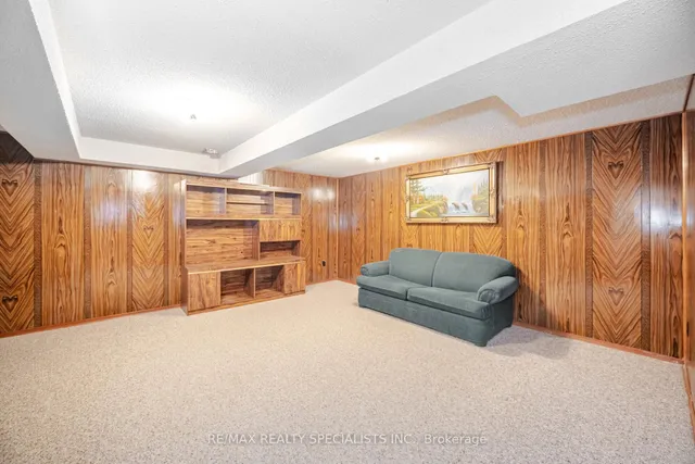 Additional image 20 of 523 Silver Creek Blvd