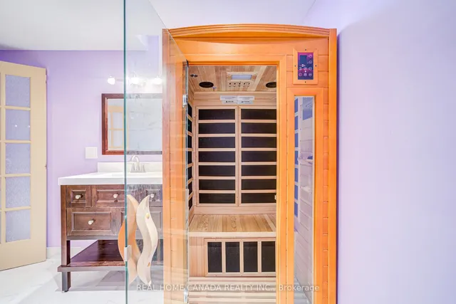 Additional image 37 of 2735 Kingsway Dr