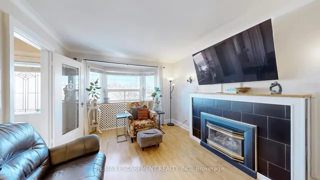 Additional image 10 of 527 Victoria Park Ave