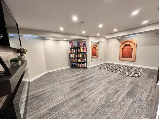 Additional image 7 of 1 Tower Gate Unit 11