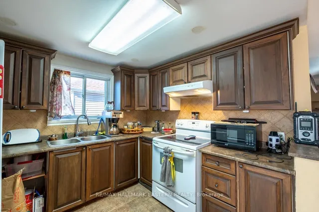 Additional image 16 of 3072 McNaughton Ave