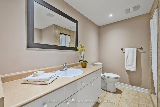 Additional image 31 of 30 Charleswood Circ