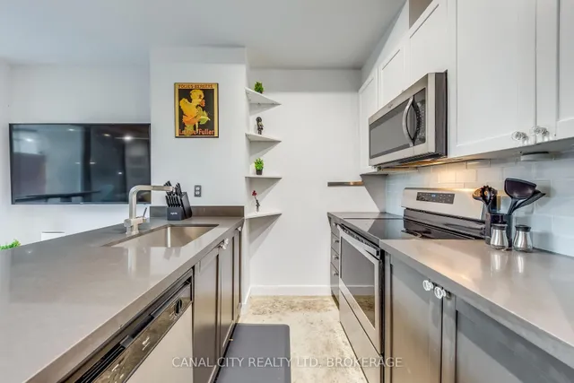 Additional image 23 of 36 CHARLOTTE St Unit 201