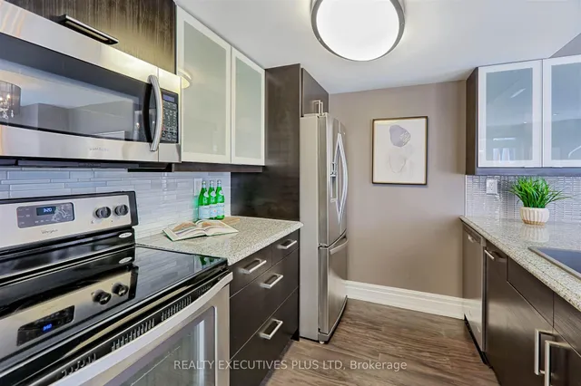 Additional image 6 of 98 Redpath Ave Unit 9