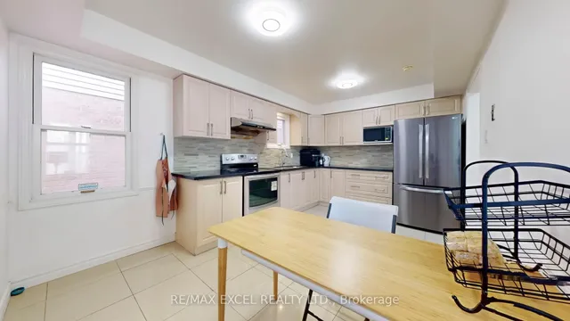 Additional image 6 of 74 Truro Cres