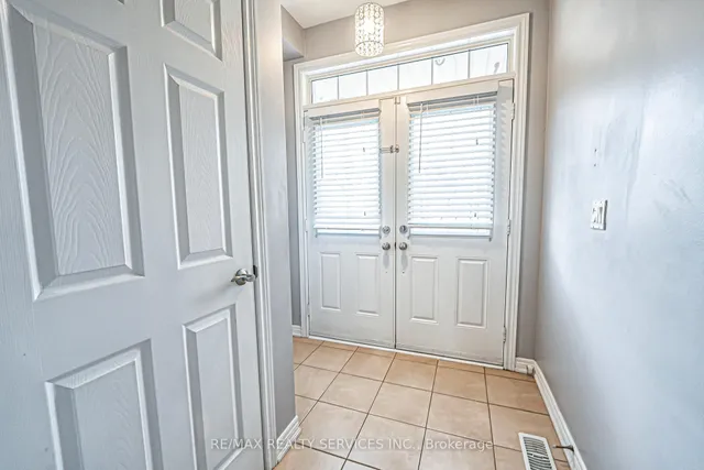 Additional image 5 of 32 Crystalview Cres