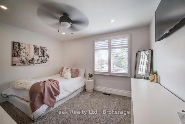 Additional image 23 of 76 Underhill Cres
