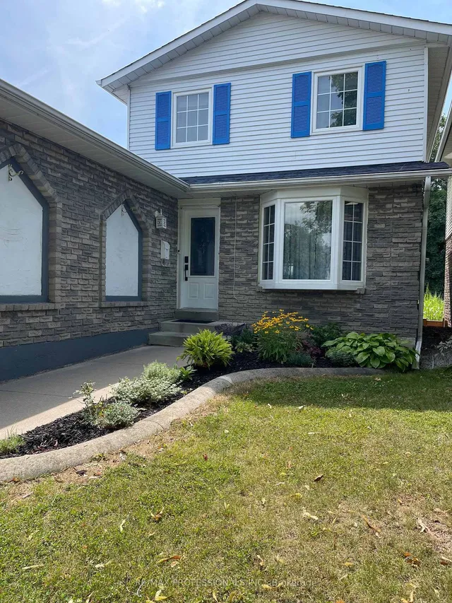 Additional image 41 of 2416 Malcolm Cres