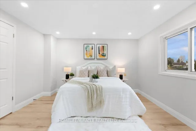 Additional image 18 of 102 Northmanor Cres