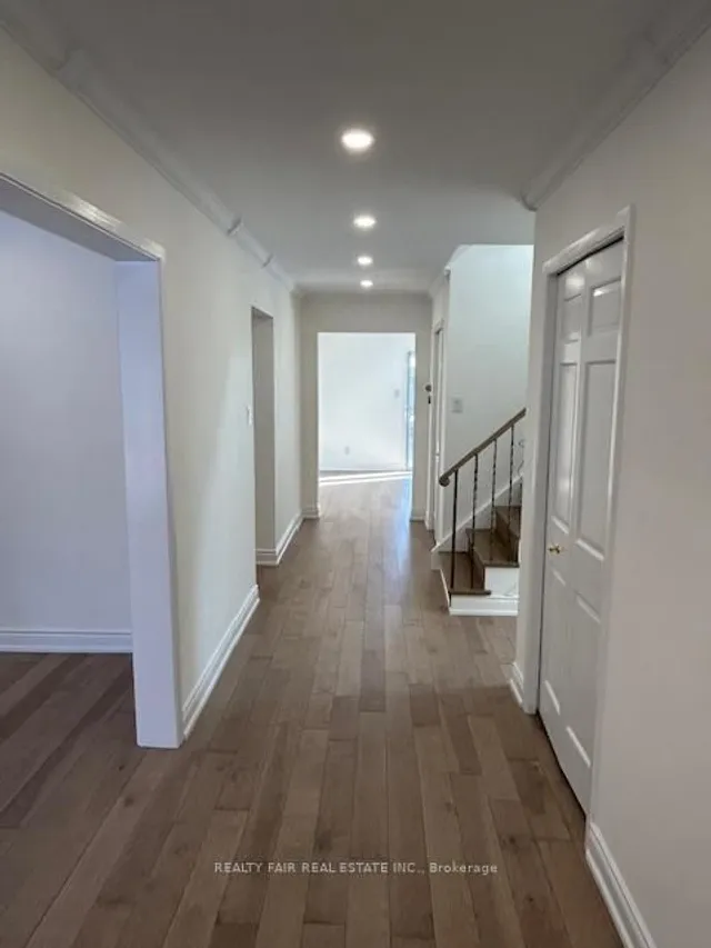 Additional image 7 of 7 Whitehorn Cres