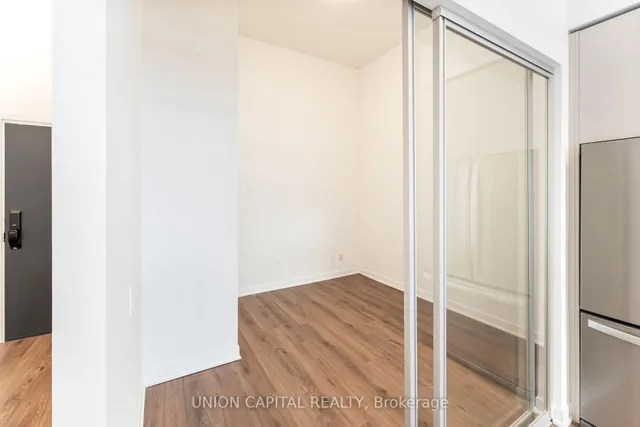 Additional image 12 of 405 Dundas St Unit 114