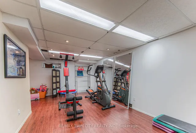 Additional image 30 of 92 Pinehurst Cres