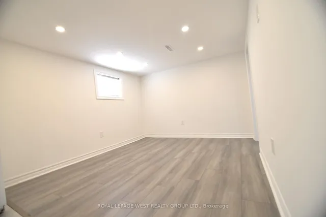 Additional image 33 of 905 Islington Ave