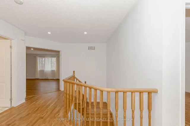 Additional image 19 of 72 Dunvegan Cres