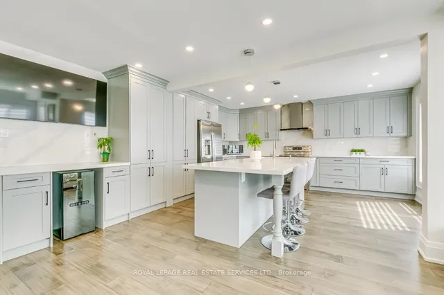 Additional image 11 of 1097 Grandeur Cres