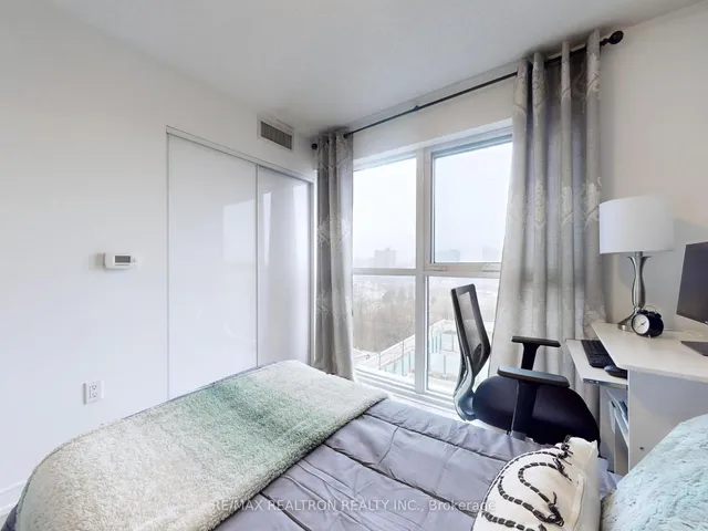 Additional image 29 of 225 Village Green Sq Unit 803