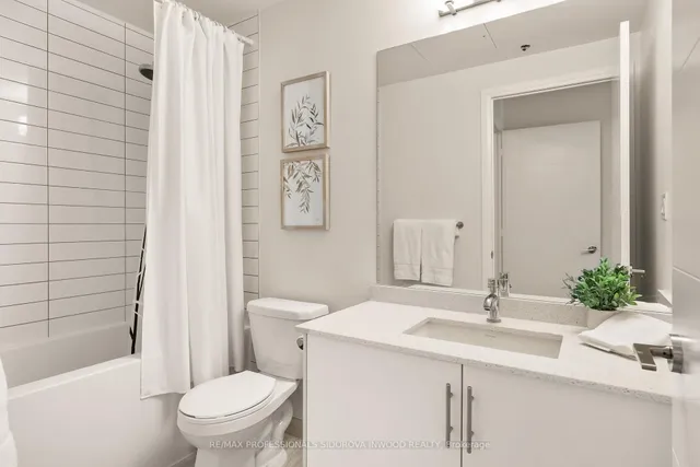 Additional image 12 of 460 Adelaide St Unit 102