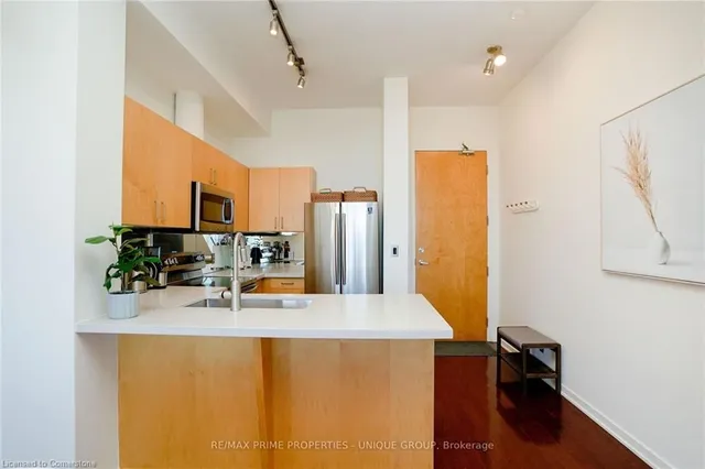 Additional image 17 of 388 Richmond St W