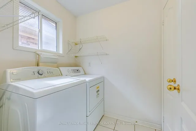 Additional image 23 of 1652 Allan Cres