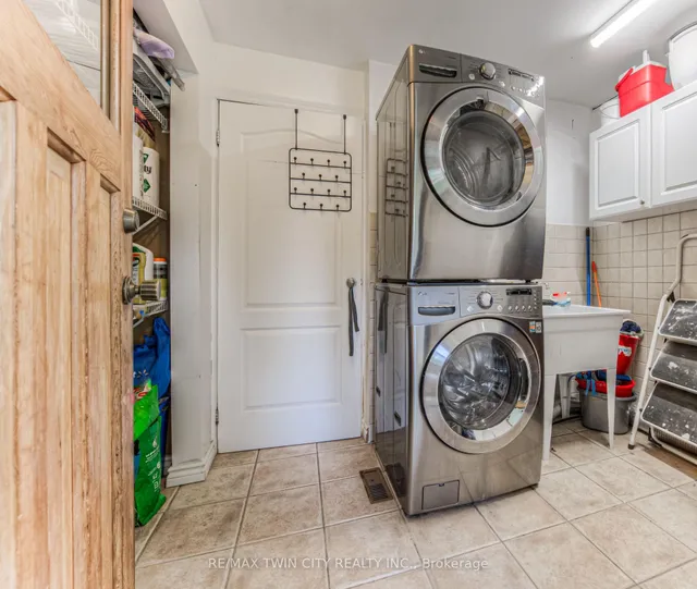 Additional image 20 of 92 Pinehurst Cres