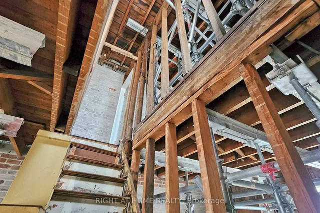 Additional image 38 of 207 Victor Ave