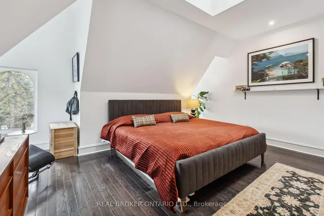 Additional image 27 of 300 Avenue Rd Unit 4