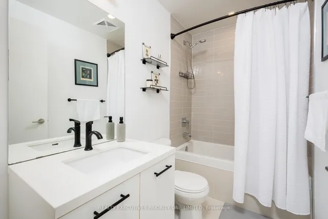 Additional image 17 of 39 Brant St Unit 309