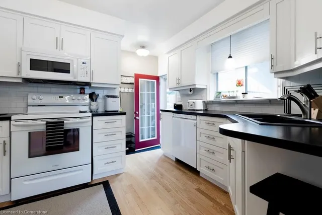 Additional image 17 of 3 Glen Crt