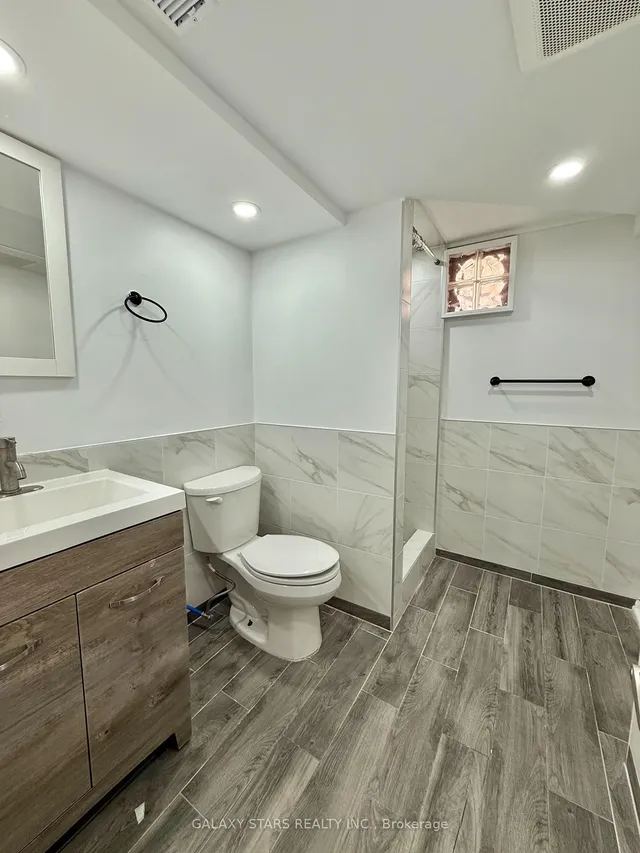 Additional image 34 of 57 Moorecroft Cres