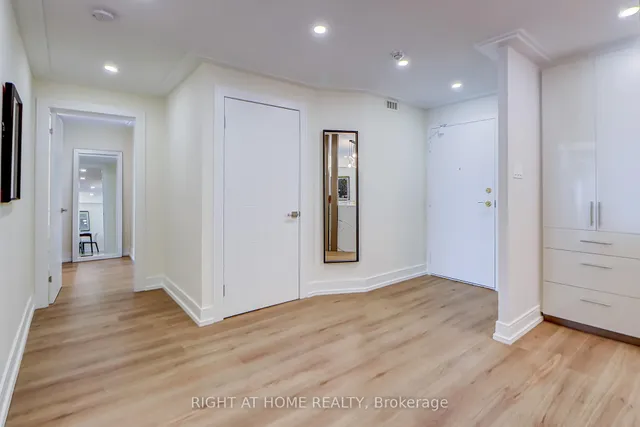 Additional image 22 of 130 Carlton St Unit 1207