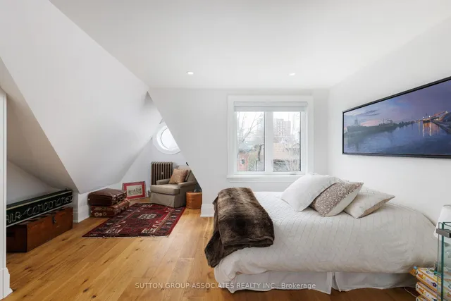 Additional image 24 of 38 Howland Ave