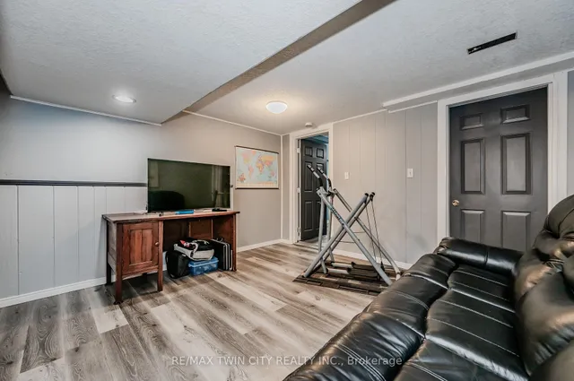 Additional image 32 of 136 St Jerome Cres
