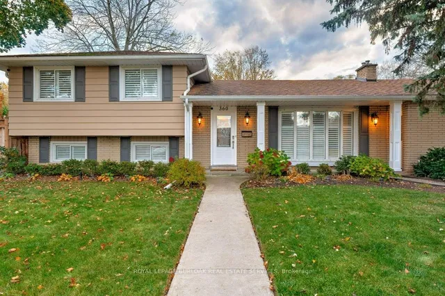 360 Cosburn Cres