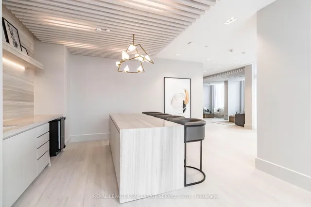 Additional image 28 of 2020 Bathurst St Unit 718