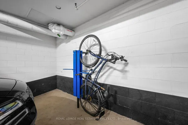 Additional image 39 of 61 Heintzman St Unit 812