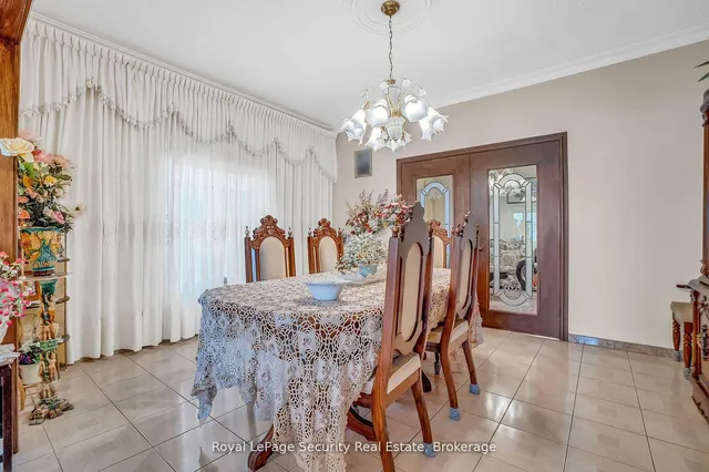 Additional image 15 of 27 Mulholland Ave