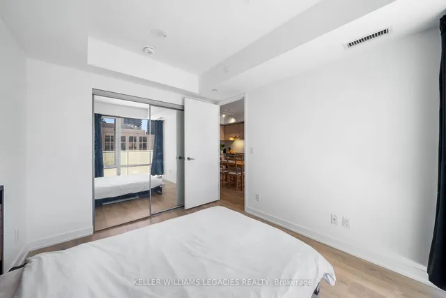 Additional image 14 of 501 Yonge St Unit 1211