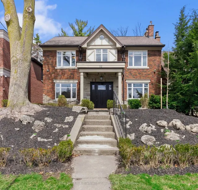 32 Parkhurst Blvd