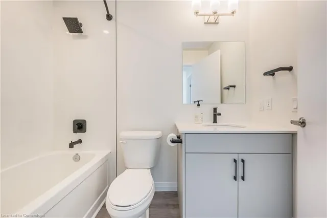 Additional image 24 of 60 Charles Street West Unit 1104